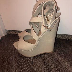 Steve Madden nude wedges size 7